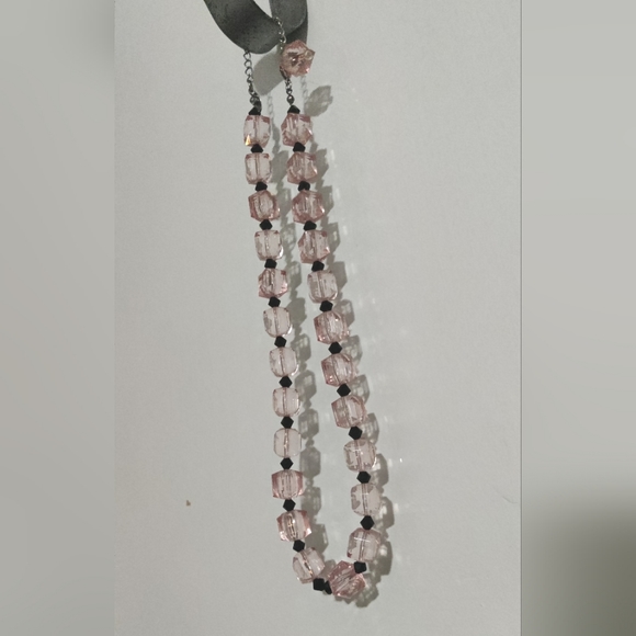 F.G. vintage clear pink & black bead necklace - Picture 4 of 4